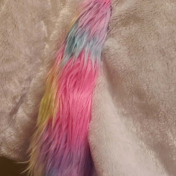 Shoes and a unicorn cape - Picture 3 of 6